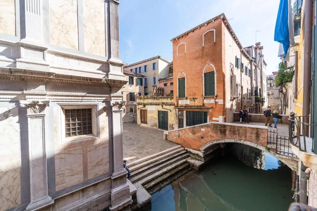 Palazzo Miracoli Apartments Venetië