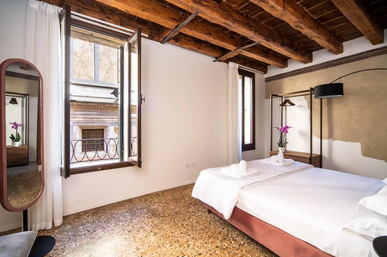 Palazzo Miracoli Apartments البندقية