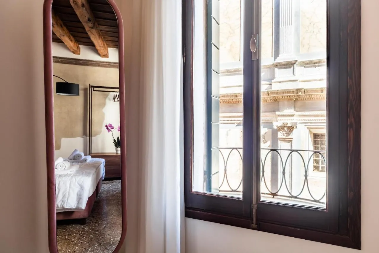 Palazzo Miracoli Apartments Venecia