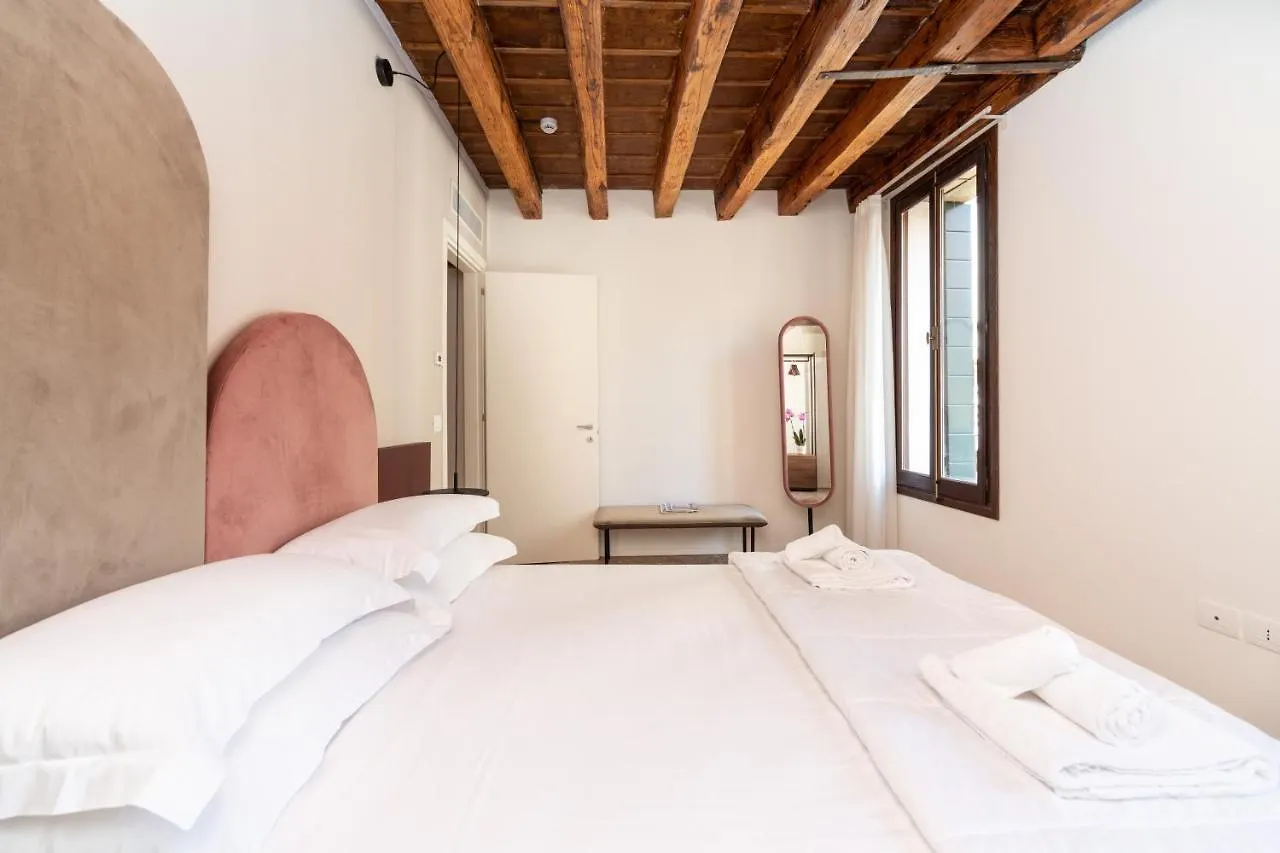Palazzo Miracoli Apartments Venice 0*,