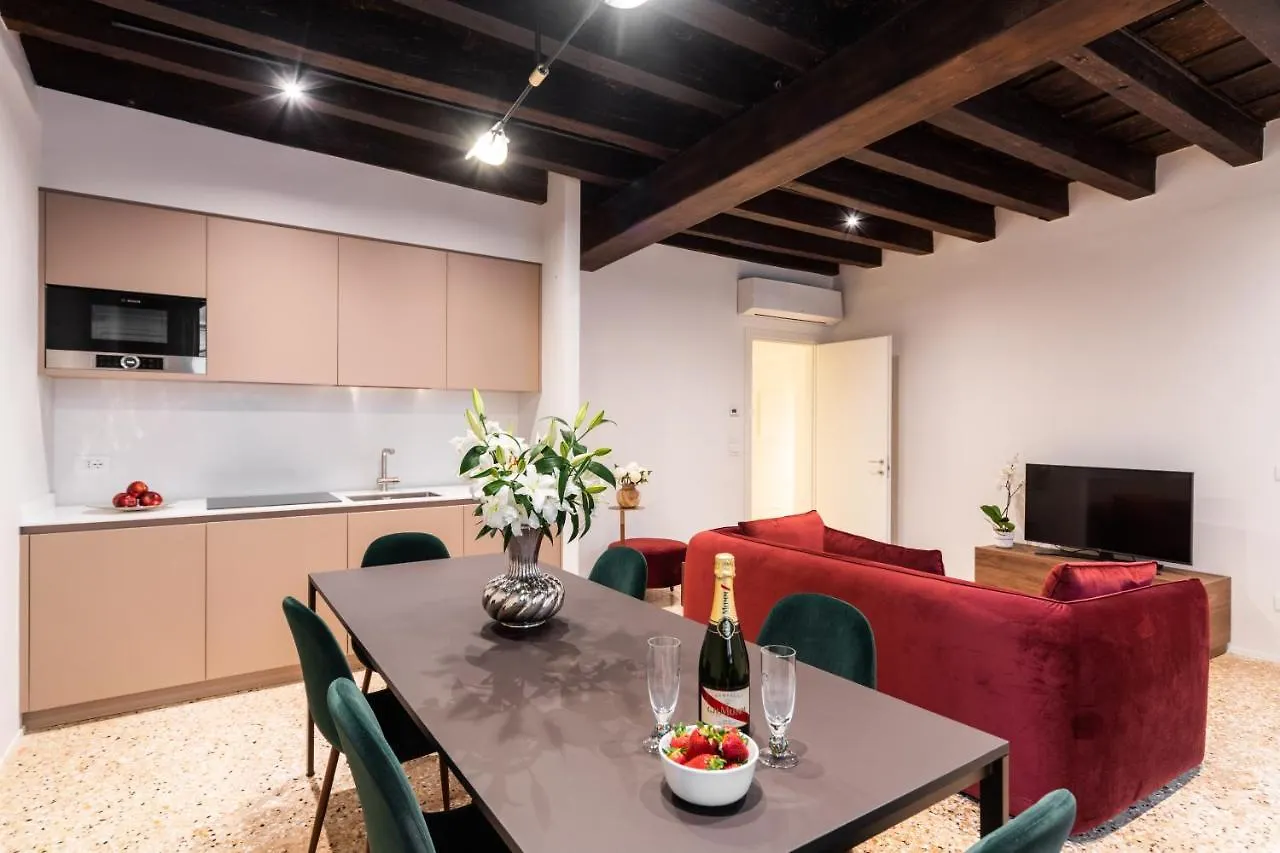 Palazzo Miracoli Apartments Venice