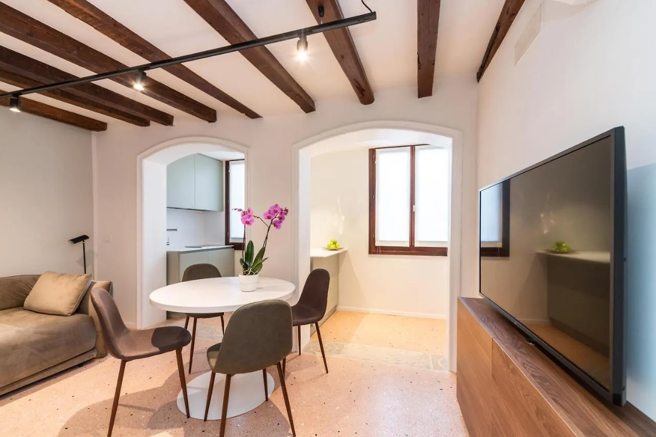Palazzo Miracoli Apartments Venice Italy