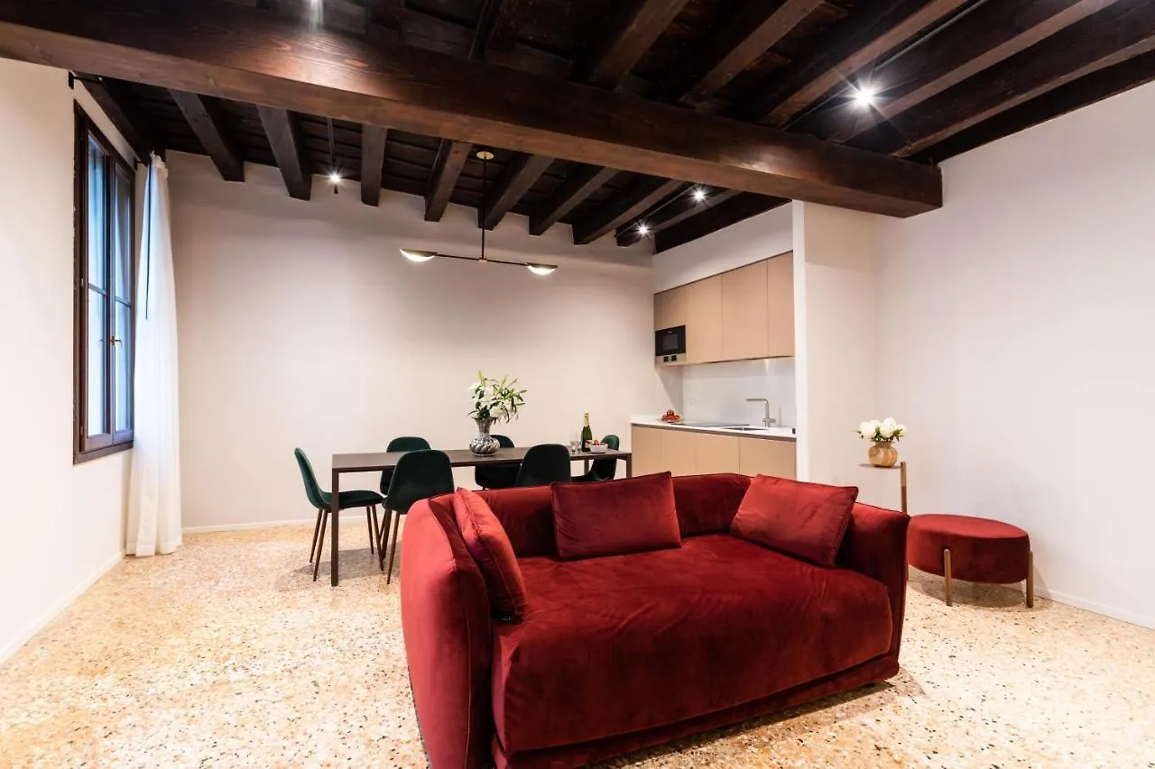 Palazzo Miracoli Apartments Venice