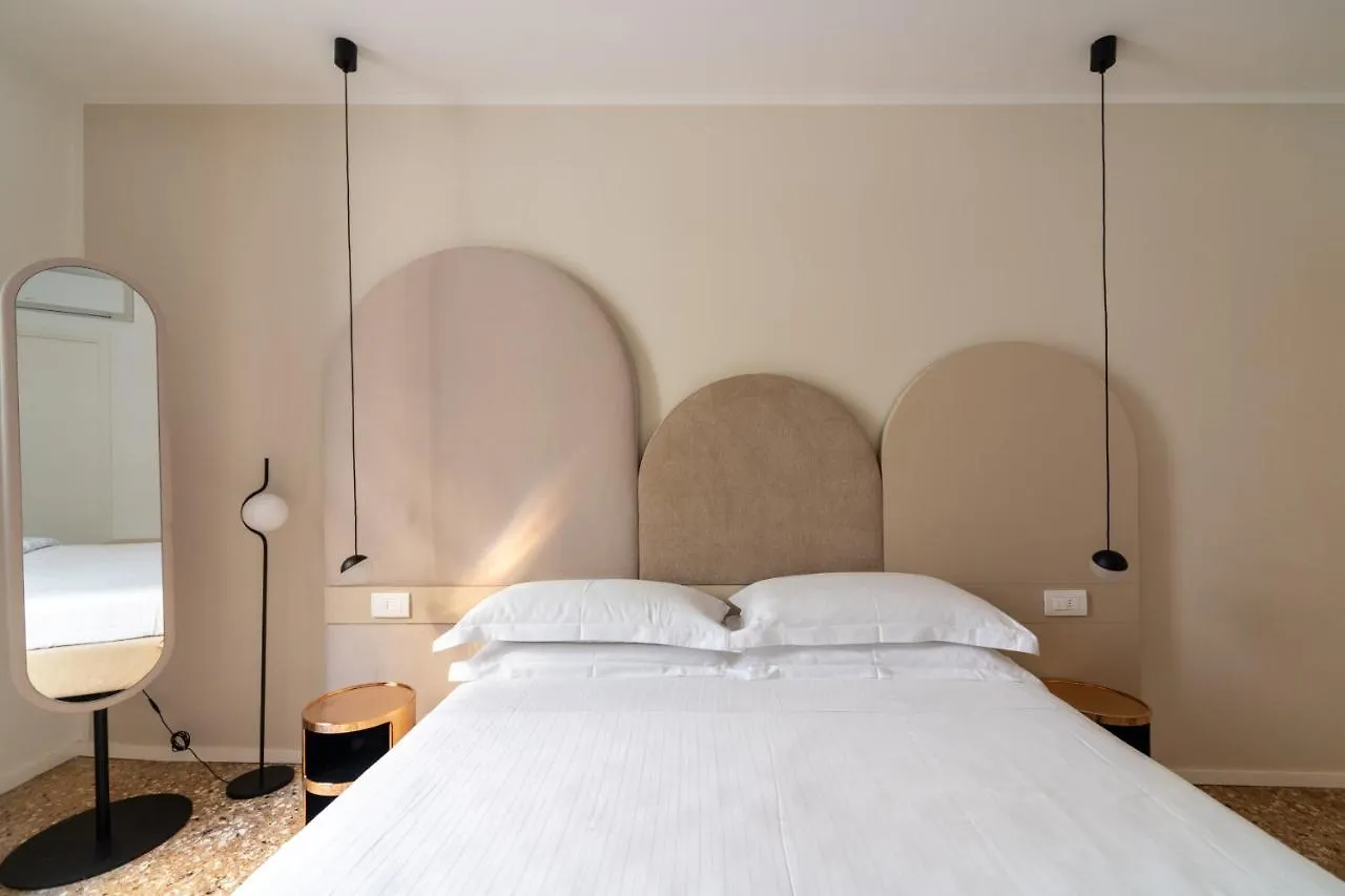 Palazzo Miracoli Apartments Venice