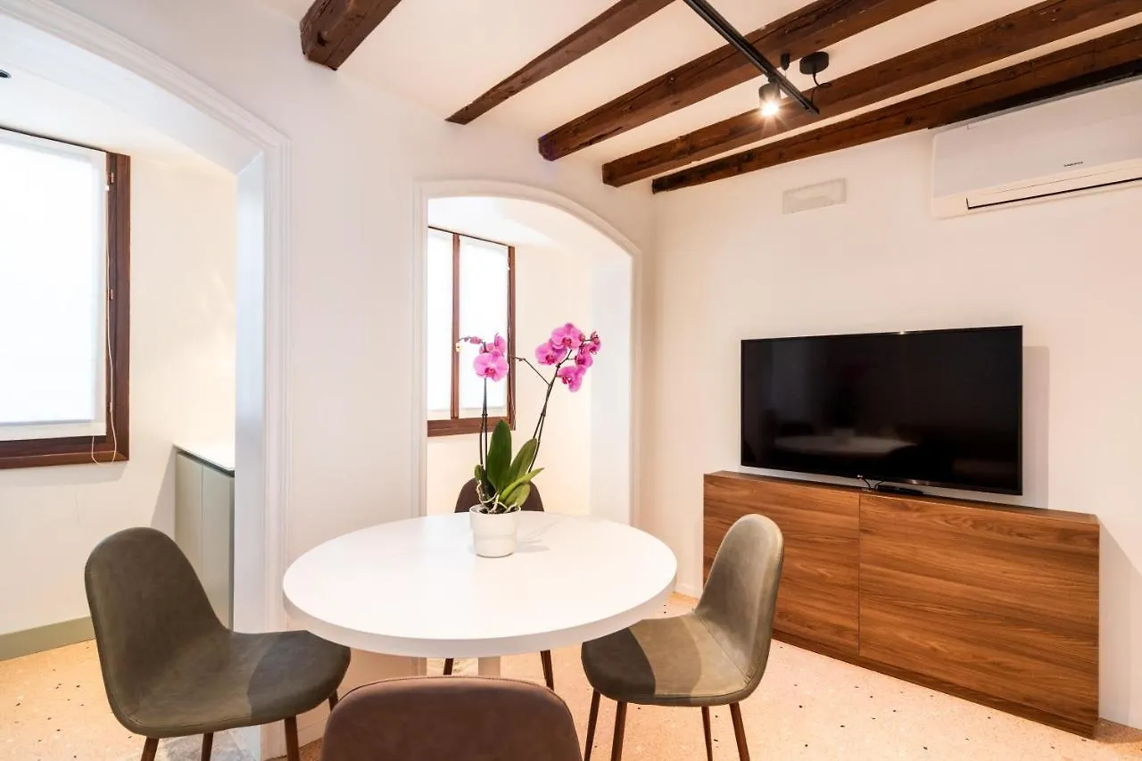 Palazzo Miracoli Apartments Venice